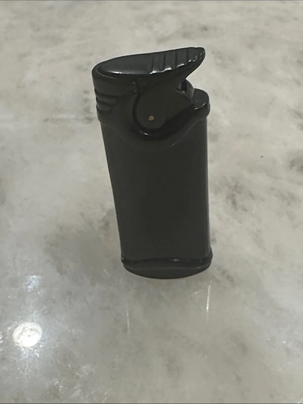 Black Men's Refillable Windproof Lighter - Sleek Accessory